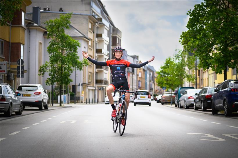 Nach 22:56 Stunden beendete Noah Fries seine Flèche du Sud ganz traditionsgemäß in der Escher Kanalstraße

