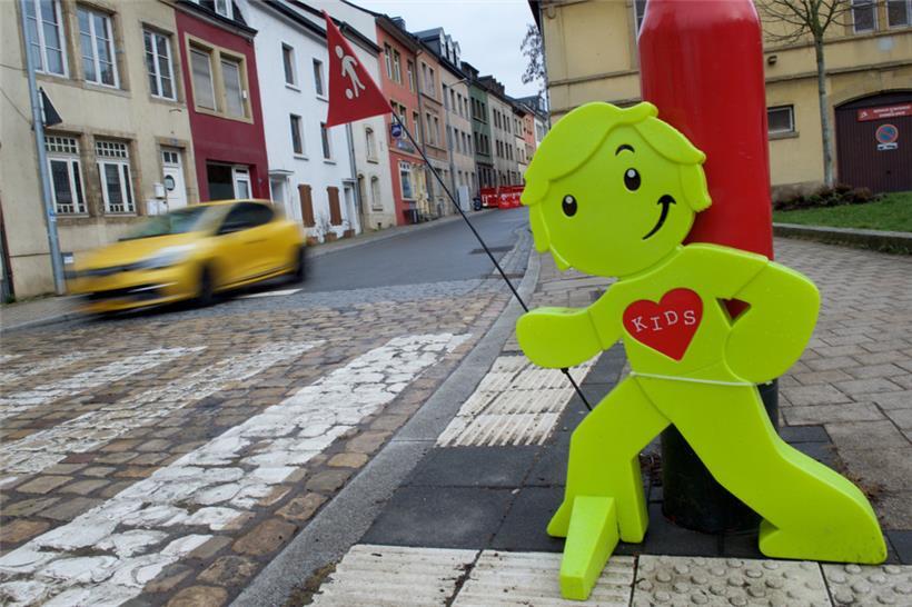 Nach Einsicht in die Dokumente der Stadt Luxemburg beklagt das „Zentrum fir urban Gerechtegkeet“ (ZUG), dass die Fußgängersicherheit vom Parkdruck abhängig gemacht worden sei

