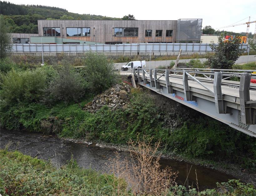 Nach dem Abriss der Fabrikgebäude ist der Fluss Wooltz wieder sichtbar. Brücken verbinden das neue mit den bestehenden Wohnvierteln. 
