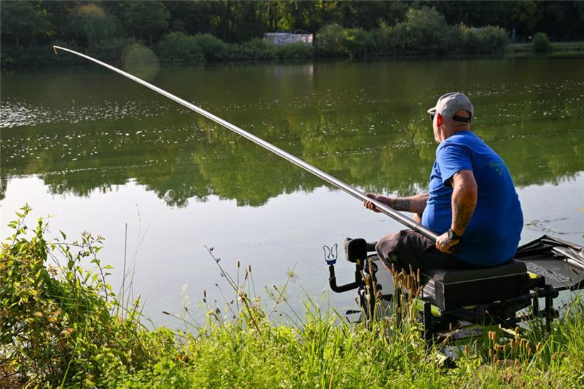 Nach dem Anfüttern ist es Zeit zum Fischen 
