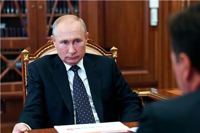 Nach dem Anschlag auf Nawalny richten sich alle Augen auf Russlands Präsidenten Wladimir Putin – der lässt aber bislang kein gestiegenes Interesse an Erklärungen erkennen
