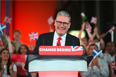 Nach dem Erdrutschsieg der Labour-Partei bei den britischen Unterhauswahlen ist deren Vorsitzender Keir Starmer am Freitag zum neuen Premierminister Großbritanniens ernannt worden
