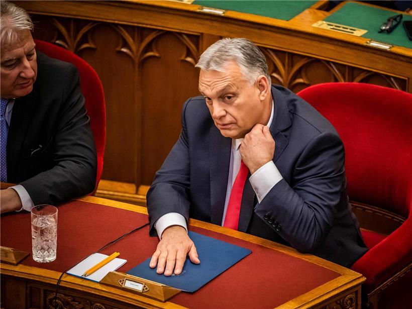 Viktor Orban nach Regierungswechsel unter Druck, mögliche Absetzbewegungen beim ungarischen Ministerpräsidenten sichtbar