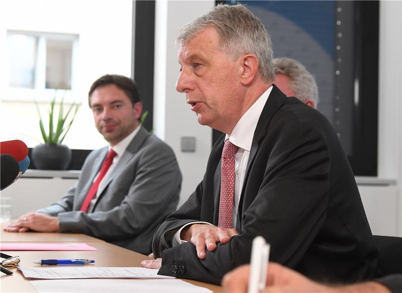 Nach dem Rücktritt von Gast Gibéryen wird Fred Keup (l.) am 14. Oktober als neuer ADR-Abgeordneter vereidigt. Fernand Kartheiser (r.) hat die Leitung der „Sensibilité politique“ übernommen.
