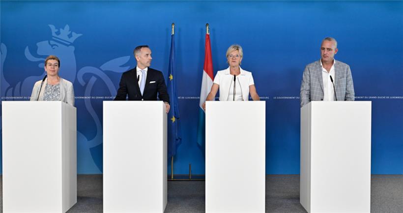 Nach dem „Wäibaudësch“:. Martine Deprez, Georges Mischo, Martine Hansen und Josy Gloden, Präsident der Vinsmoselle (von links)
