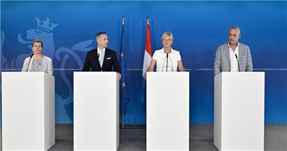 Nach dem „Wäibaudësch“:. Martine Deprez, Georges Mischo, Martine Hansen und Josy Gloden, Präsident der Vinsmoselle (von links)
