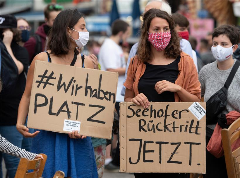 Nach dem verheerenden Feuer im griechischen Flüchtlingslager Moria kam es quer durch Deutschland zu Demonstrationen gegen die Flüchtlingspolitik der EU und für die Aufnahme der Geflüchteten in Deutschland
