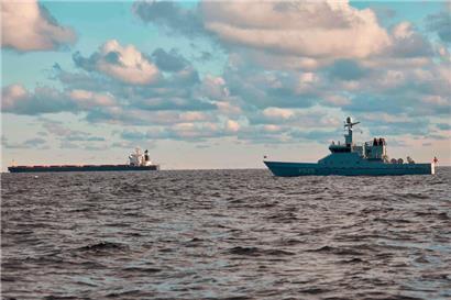 Nach der Beschädigung von zwei Unterwasserkabeln in der Ostsee überwacht nun, neben der dänischen, auch die schwedische Küstenwache das chinesische Schiff, das sich in der Nähe eines der Kabel aufgehalten hatte 
