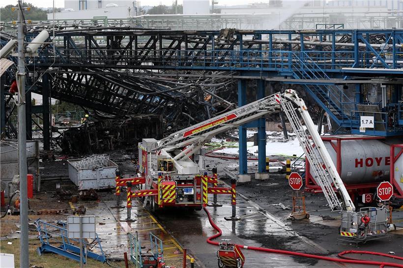 Nach der Explosion in der Leverkusener Müllverbrennungsanlage geht die Suche nach Vermissten weiter
