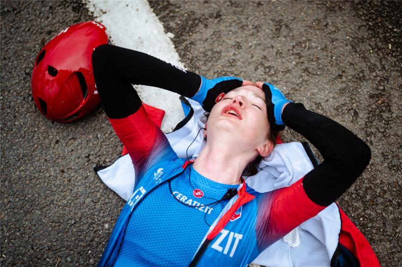 Nach der Flandern-Rundfahrt war Nina Berton hinter der Ziellinie am Ende ihrer Kräfte 
