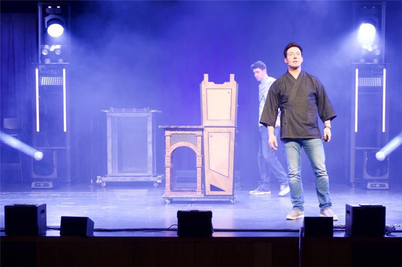 Nach der Mittagspause werden Sound, Licht und Effekte getestet