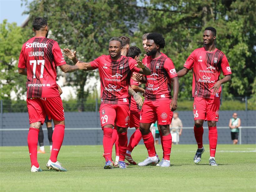 Déifferdeng 03 Fußballspieler in Aktion nach Saisonfinal-Niederlage und Supercup, bereit zum Comeback in der Liga