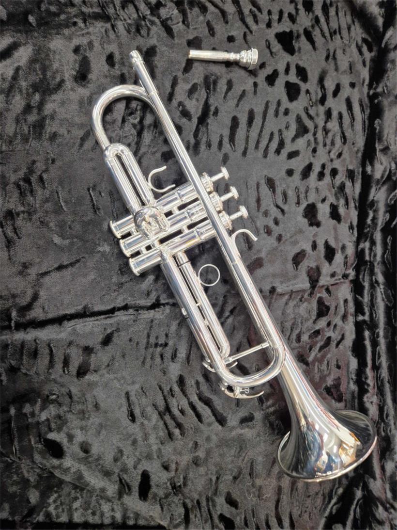 Nach der Politur geht es ein zweites Mal ins Ultraschall-Bad. Dann baut Thomas d...