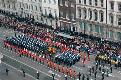 Nach der Trauerzeremonie in Westminster Abbey wurde der Sarg von Queen Elizabeth II. zum Wellington Arch gebracht
