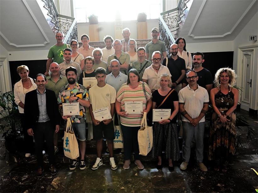 Nach der Überreichung der Auszeichnungen, wurde ein Gruppenfoto mit allen Beteiligten gemacht