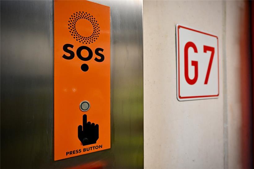 Nach einem Unfall oder einer Panne sollen Betroffene die Rettungstelefone benutz...