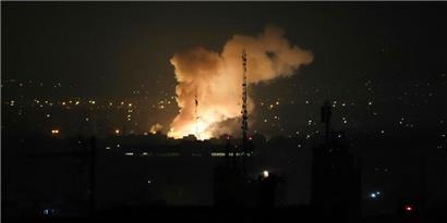  Nach einer Explosion in Teheran steigt Rauch auf
