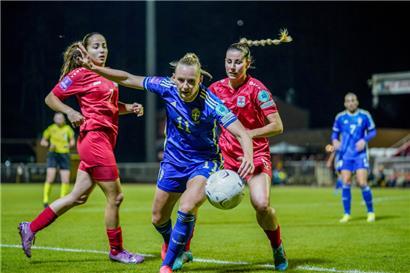 Nach einer guten Leistung im Hinspiel gingen Emma Kremer und die FLF-Damen in Schweden mit 8:0 unter
