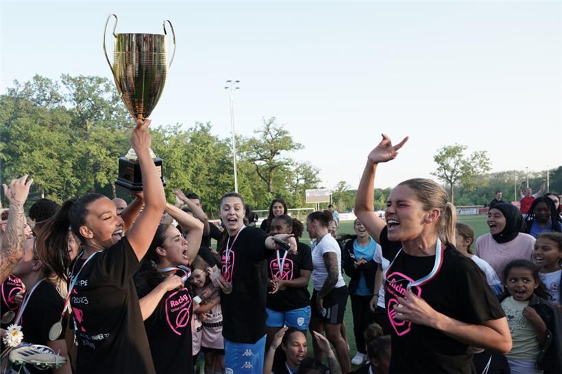 Nach ihrem 2:1-Sieg über Mamer feierten die Damen des Racing am Samstag den Pokalsieg
