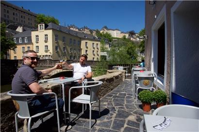 Nach langen Wochen sind die Kneipen und Restaurants hierzulande wieder geöffnet. Viele Kunden profitierten deswegen gleich vom guten Wetter. 
