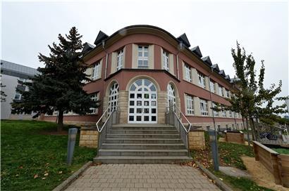 Nach mehreren Infektionsketten an der Albert-Wingert-Schule haben sich die Behörden dazu entschlossen, die sanitären Auflagen an den Schifflinger Grundschulen zunächst noch zu verstärken
