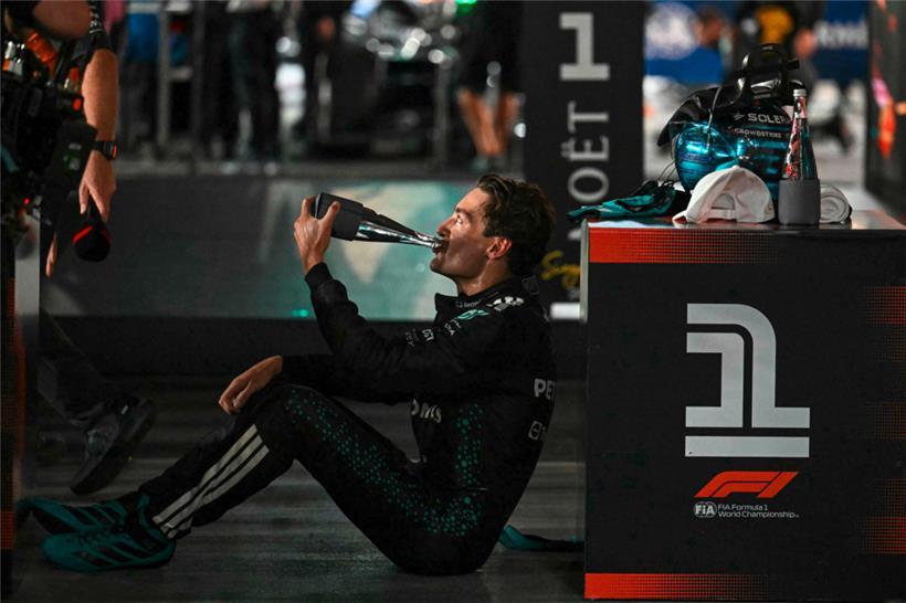 Nach seinem Sieg war George Russell völlig ausgepumpt
