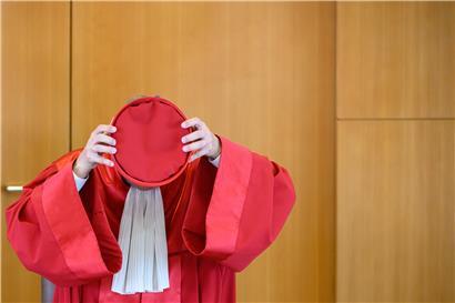 Nach seinem Urteil über EZB-Anleihenkäufe gerät jetzt das deutsche Bundesverfassungsgericht unter Druck
