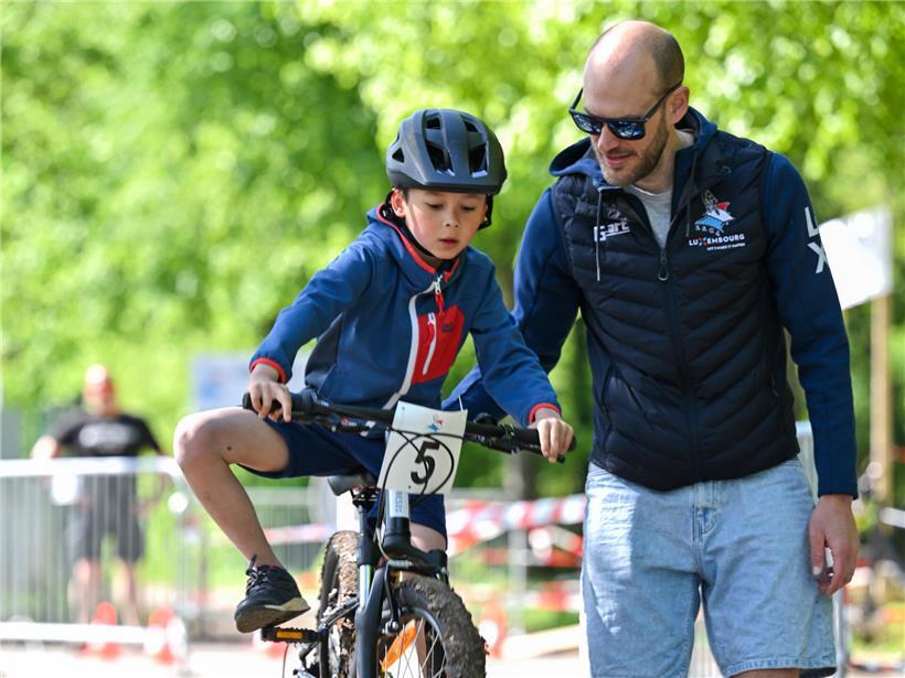 Jempy Drucker vermittelt jungen Radfahrern technische Präzision beim COSL-Spillfest und engagiert sich im Verband