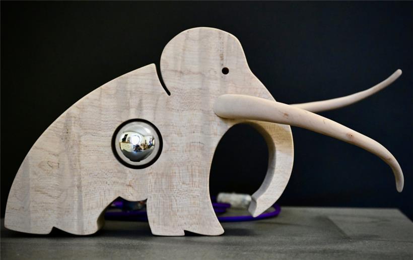 Nach und nach wagen sich die Insassen an immer schwierigere Arbeiten heran