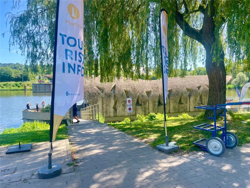 Nach zehn Jahren ist endgültig Schluss: Der von Architekt François Valentiny entworfene Ponton, die schwimmende Tourist-Info in Schengen an der Mosel, soll bis Ende August abgetragen werden.
