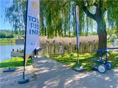 Nach zehn Jahren ist endgültig Schluss: Der von Architekt François Valentiny entworfene Ponton, die schwimmende Tourist-Info in Schengen an der Mosel, soll bis Ende August abgetragen werden.
