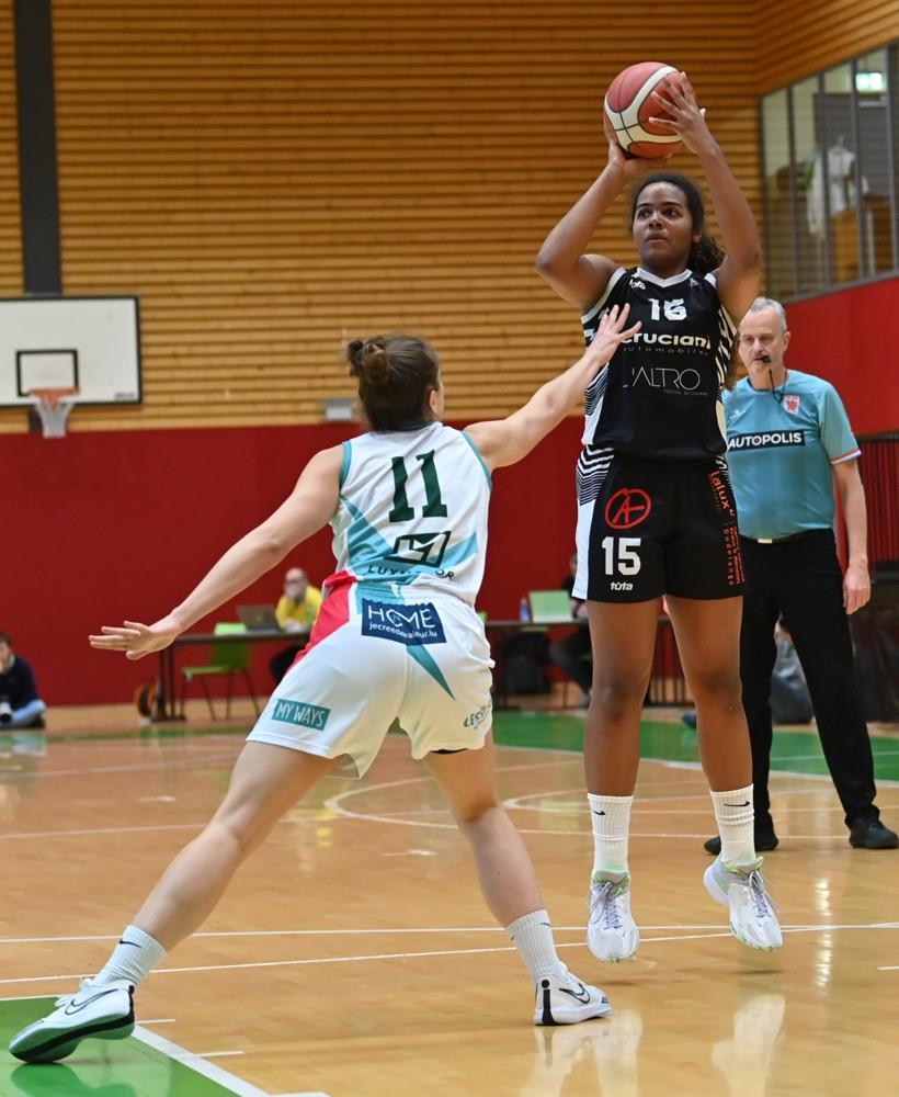 Nachdem Ehis Etute in Foultrouble geriet, schaffte es Hostert allmählich, den Liga-MVP in den Griff zu bekommen
