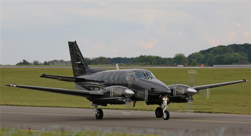 Nachdem der Pilot einen Herzinfarkt erlitten hatte, übernahm seine Frau das Steuer 
