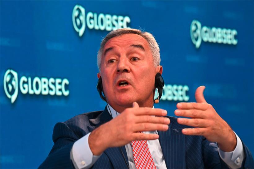 Nachdem der ehemalige Präsident Milo Djukanovic abgewählt wurde, dürfte bei den Parlamentswahlen am Sonntag auch seine Partei DPS Federn lassen
