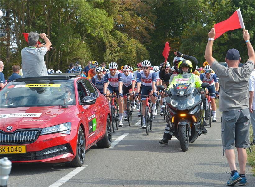 Nachdem die Fahrer am Dienstag streikten, wurde das Rennen 40 Kilometer vor dem Ziel neu gestartet Neustart in Syren Photo Jeff Lahr
