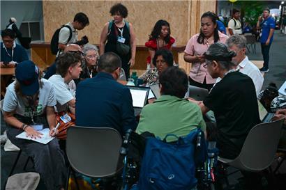 Nachsitzen: Mitglieder der Zivilgesellschaft und der Europäischen Union feilen an der Roadmap zum Global Phase Out für fossile Energien
