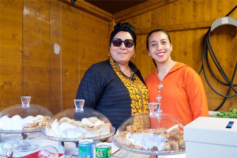 Nadia Driouach (l.) präsentiert marokkanische Kultur und setzt sich gleichzeitig für soziale Projekte ein
