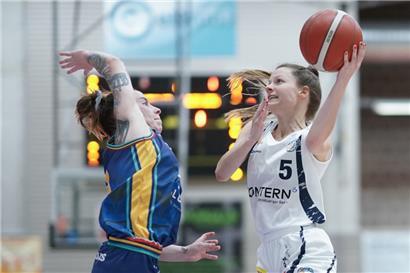 Nadine Bourg (r.) hat ihren Platz im starken Conterner Kollektiv direkt gefunden
