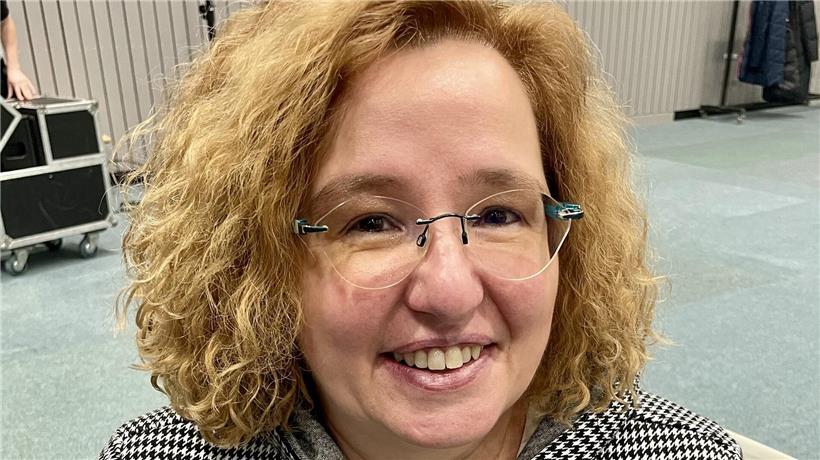 Nadine Molitor spricht über fehlende Information der Menschen aus Hamm bei öffentlicher Veranstaltung