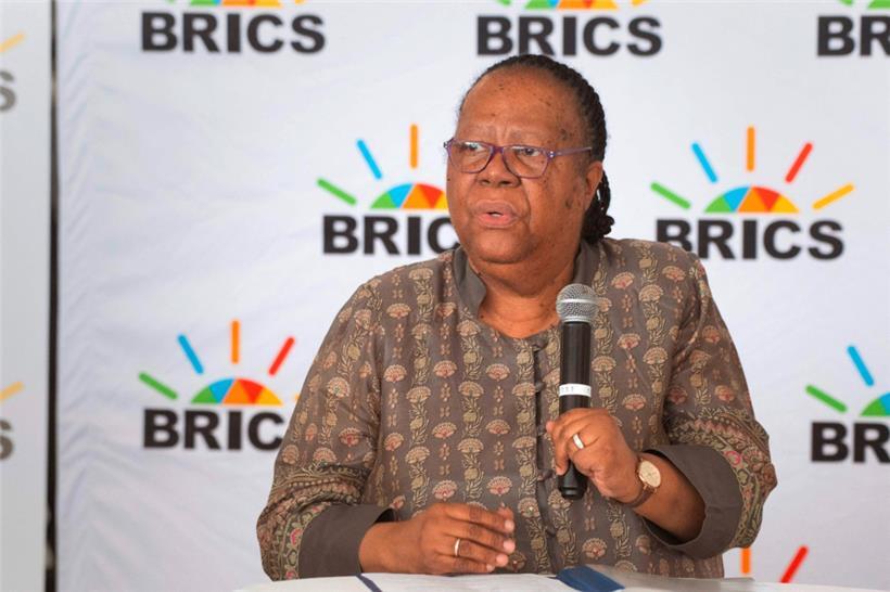 Naledi Pandor wich einer klaren Antwort aus, wirkte aber trotzdem bestimmt
