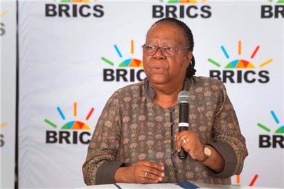 Naledi Pandor wich einer klaren Antwort aus, wirkte aber trotzdem bestimmt
