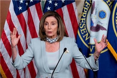 Nancy Pelosi stemmt sich gegen Veränderungen beim US Postal Service – und will somit die Briefwahl im November garantieren
