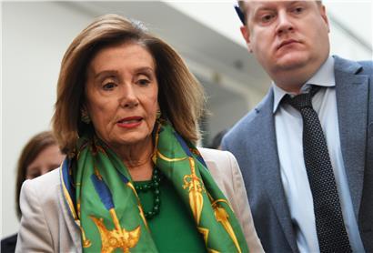 Nancy Pelosi will am Mittwoch die Anklagepunkte gegen US-Präsident Trump an Senat übergeben.
