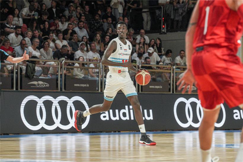 Nationalspieler Dorian Grosber hat eine Doppellizenz und spielt neben Alba Berlin auch für Lok Bernau
