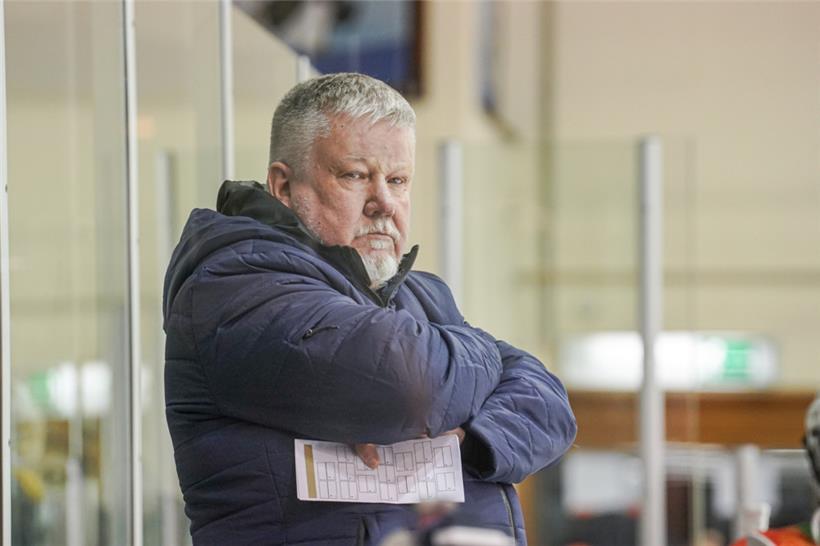 Nationaltrainer Christer Eriksson muss das Team nun auf die Division III B einstellen
