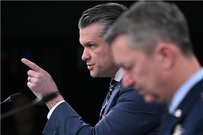Verteidigungsminister Pete Hegseth zitiert Geldbedarf für Kampf gegen Bösewichte in politischer Debatte