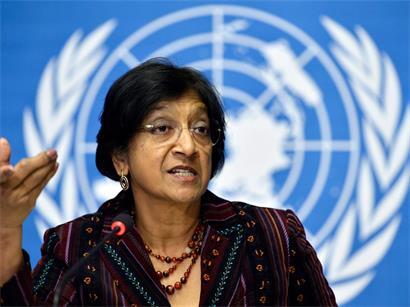 Navi Pillay bekommt die begehrte Medaille für ihren Einsatz für internationales Recht