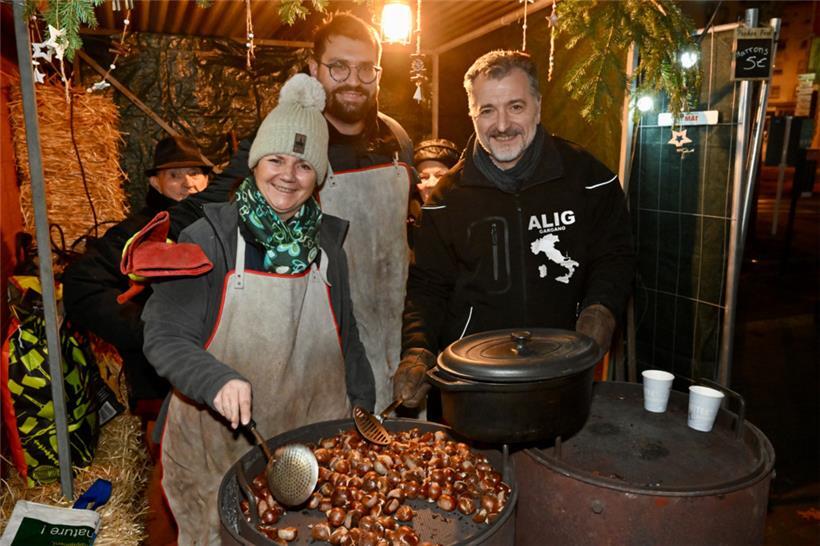 Neben Glühwein gab es auf dem traditionellen Düdelinger Weihnachts- und Mittelaltermarkt auch klassische Speisen wie heiße Maronen
