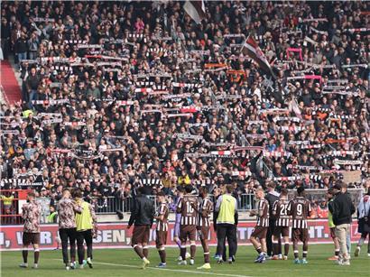 Neben Heidenheim muss auch der FC St. Pauli den Weg in die Zweitklassigkeit antreten