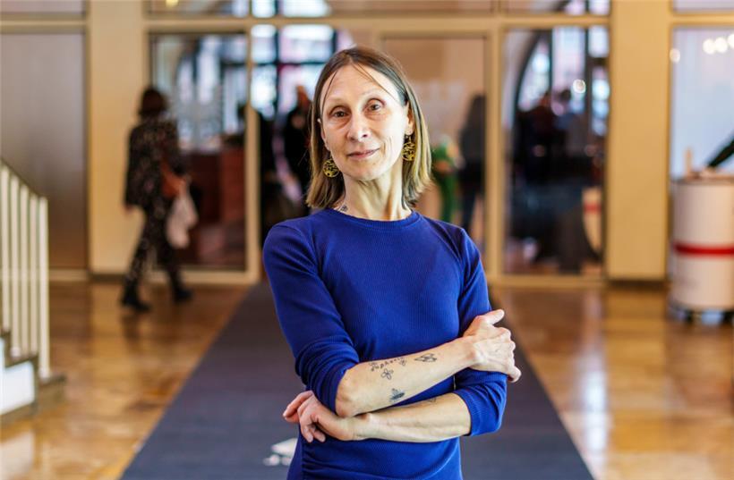 Neben Romanen und Lyrik ist Hefter auch als Tänzerin aktiv
